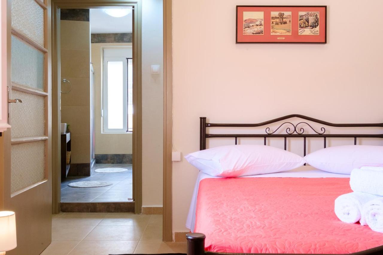 Home With Courtyard In Beating Heart Of Old Town! 干尼亞 外观 照片