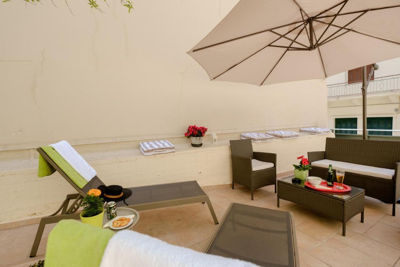 Home With Courtyard In Beating Heart Of Old Town! 干尼亞 外观 照片