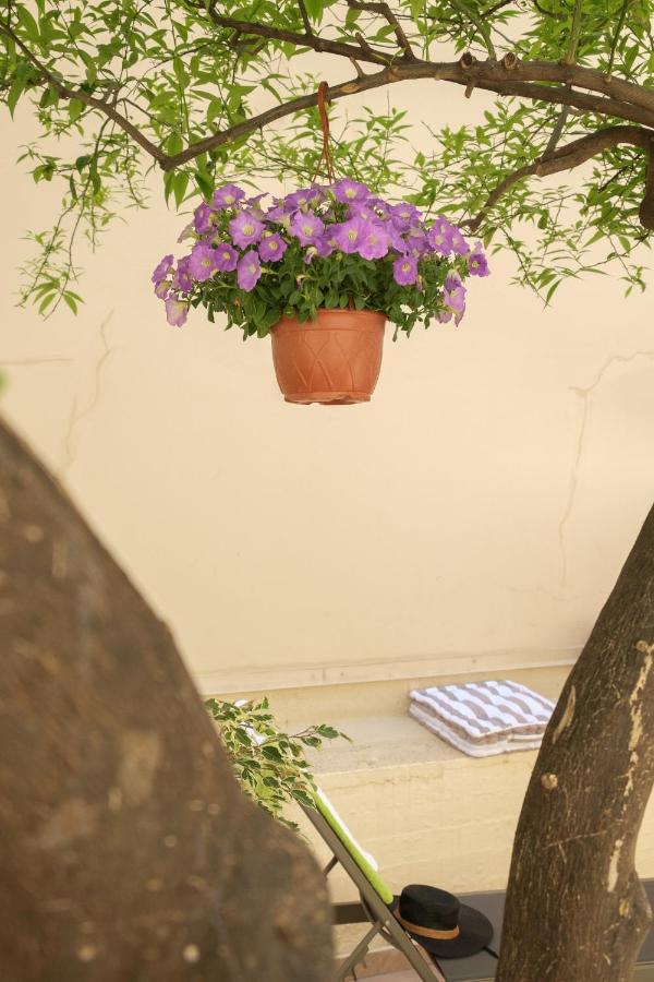 Home With Courtyard In Beating Heart Of Old Town! 干尼亞 外观 照片